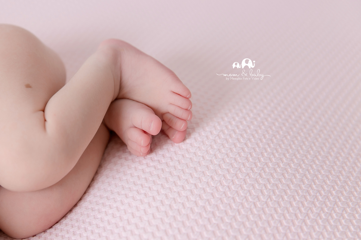 ensaio Newborn em santos,fotografas de santos,bebes de santos, estudio fotografico em santos, newborn com segurança,especialistas em newborn em santos, melhores fotografas de newborn em santos,jo farah leticia farah.manta rosa,pesinho do bebe, bebe pelado