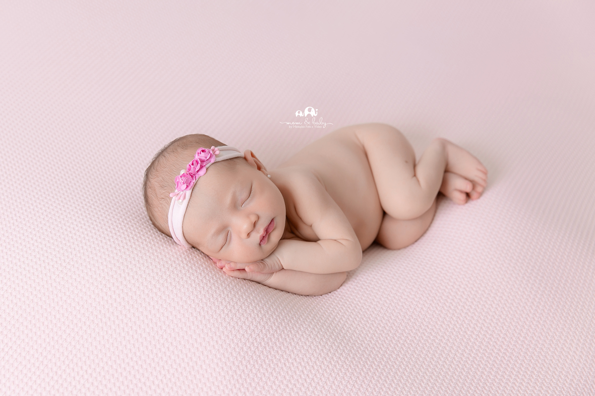 ensaio Newborn em santos,fotografas de santos,bebes de santos, estudio fotografico em santos, newborn com segurança,especialistas em newborn em santos, melhores fotografas de newborn em santos,jo farah leticia farah.manta rosa,pode de ladinho, bebe pelado