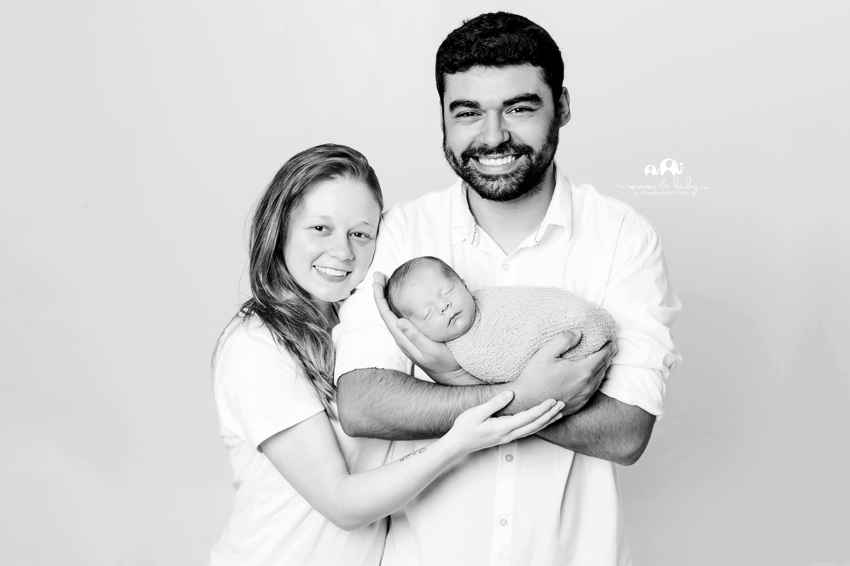 ensaio Newborn em santos,fotografas de santos,bebes de santos,estudio fotografico em santos,newborn,especialistas em newborn em santos, melhores fotografas de newborn santos,jo farah leticia farah bebe no warp, foto com pais, foto de familia 