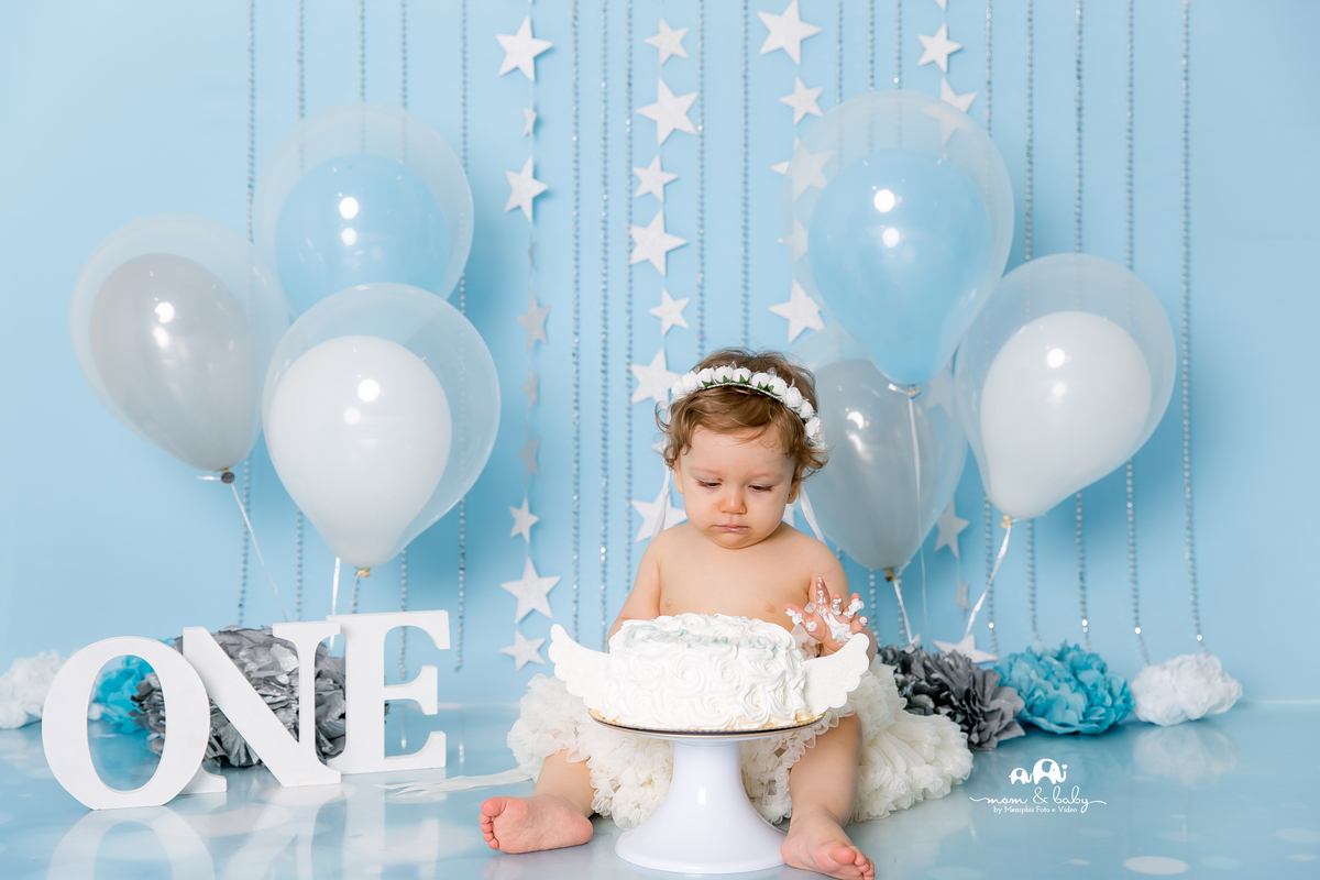 ensaio smash the cake em santos, fotografas de santos,ensaio no estudio.smash clean,estudio fotografico em santos, azul e branco, ensaio com bolo jo farah leticia farah,mom and baby santos, video do ensaio smash the cake,anjo, vanderlei muralha goleiro 