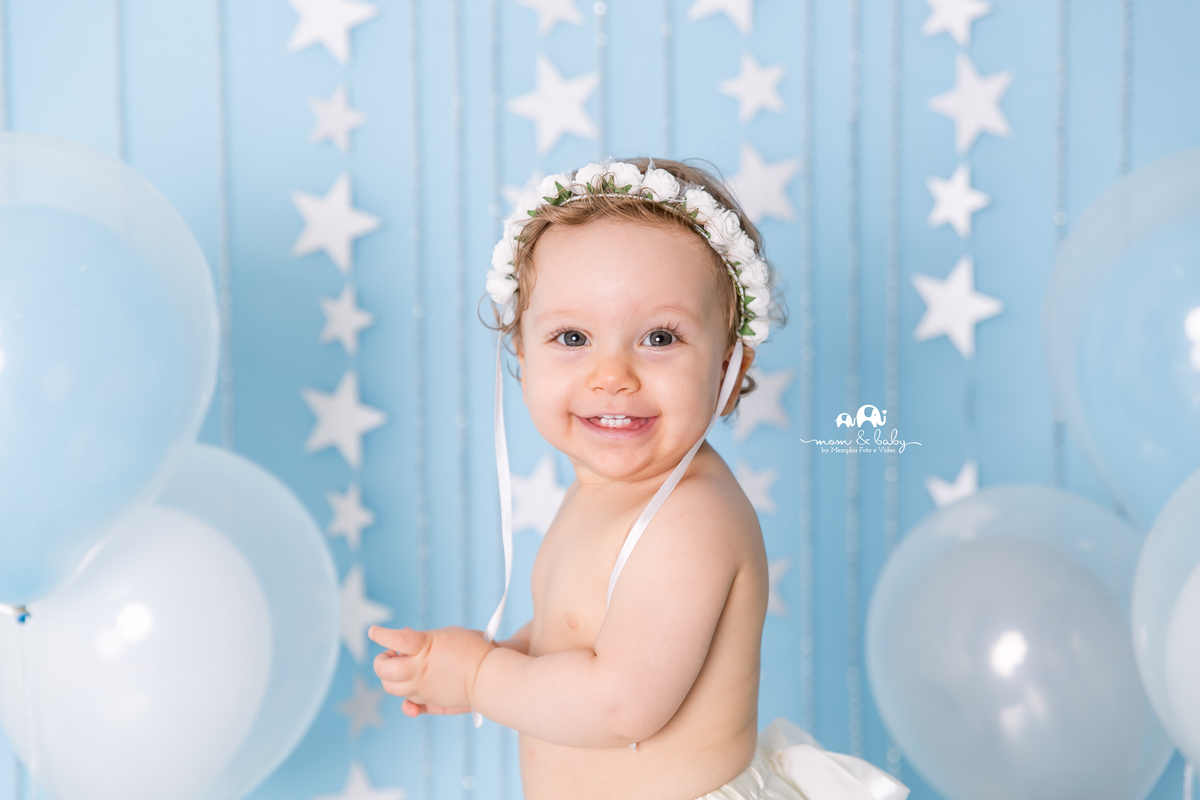 ensaio smash the cake em santos, fotografas de santos,ensaio no estudio.smash clean,estudio fotografico em santos, azul e branco, ensaio com bolo jo farah leticia farah,mom and baby santos, video do ensaio smash the cake,anjo, vanderlei muralha goleiro 