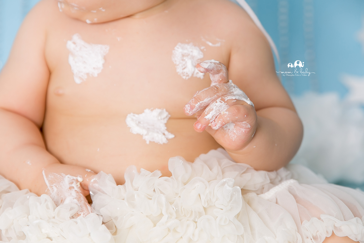 ensaio smash the cake em santos, fotografas de santos,ensaio no estudio.smash clean,estudio fotografico em santos, azul e branco, ensaio com bolo jo farah leticia farah,mom and baby santos, video do ensaio smash the cake,anjo, vanderlei muralha goleiro 