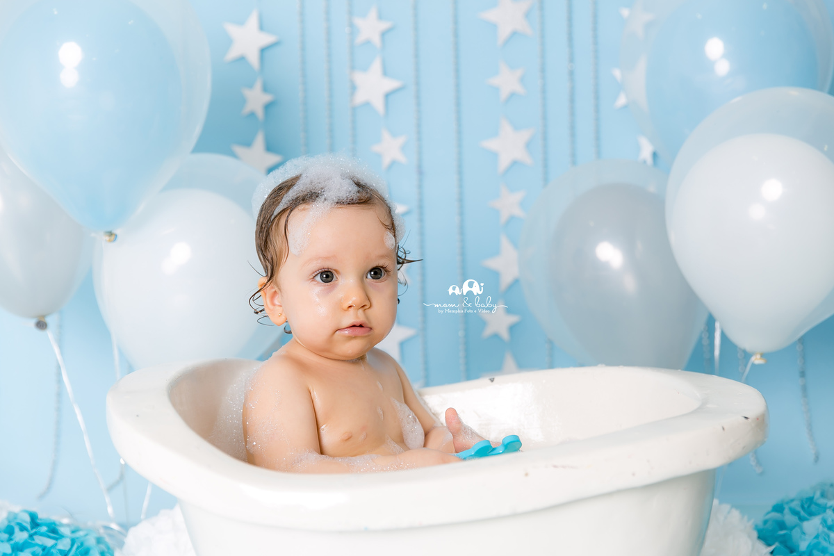 ensaio smash the cake em santos, fotografas de santos,ensaio no estudio.smash clean,estudio fotografico em santos, azul e branco, ensaio com bolo jo farah leticia farah,mom and baby santos, video do ensaio smash the cake,anjo, vanderlei muralha goleiro 