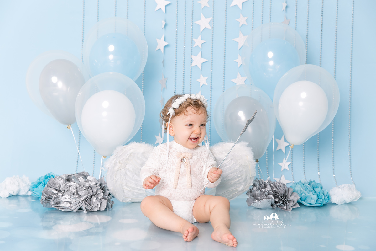 ensaio smash the cake em santos, fotografas de santos,ensaio no estudio.smash clean,estudio fotografico em santos, azul e branco, ensaio com bolo jo farah leticia farah,mom and baby santos, video do ensaio smash the cake,anjo, vanderlei muralha goleiro 