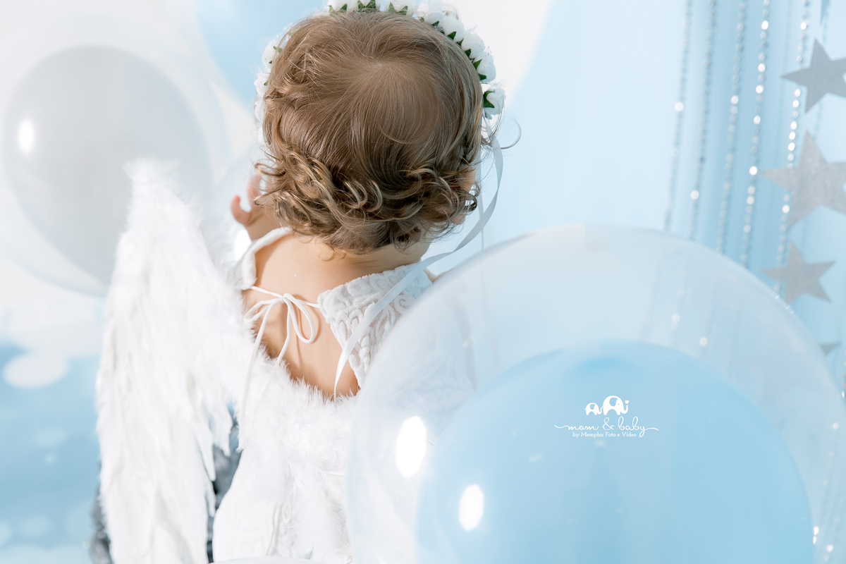 ensaio smash the cake em santos, fotografas de santos,ensaio no estudio.smash clean,estudio fotografico em santos, azul e branco, ensaio com bolo jo farah leticia farah,mom and baby santos, video do ensaio smash the cake,anjo, vanderlei muralha goleiro 