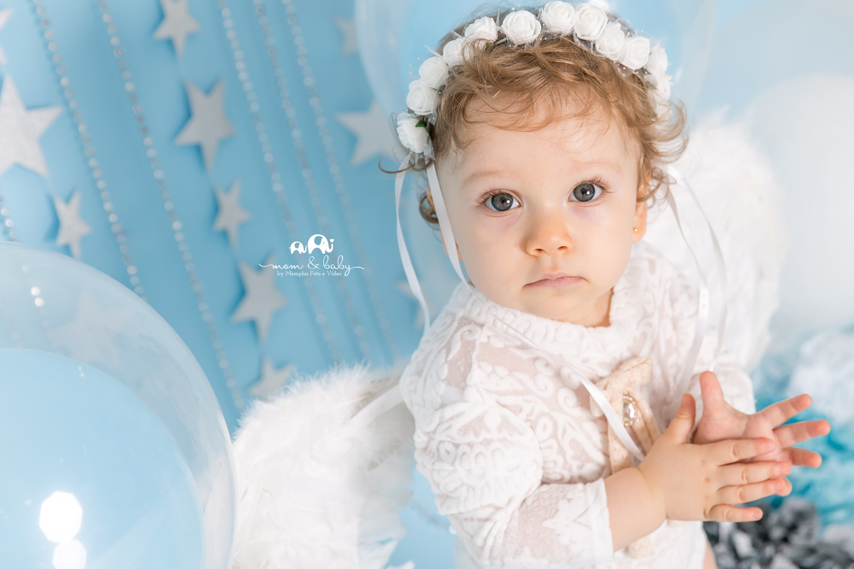 ensaio smash the cake em santos, fotografas de santos,ensaio no estudio.smash clean,estudio fotografico em santos, azul e branco, ensaio com bolo jo farah leticia farah,mom and baby santos, video do ensaio smash the cake,anjo, vanderlei muralha goleiro 