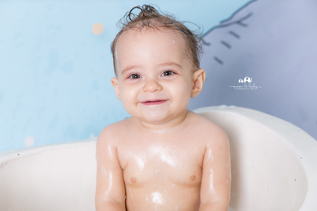 ensaio smash the cake em santos, fotografas de santos,ensaio estudio.smash clean,estudio fotografico em santos,ensaio com bolo jo farah leticia farah,mom and baby santos,ensaio pequeno principe,roupa pequeno principe the little prince piso de madeira 