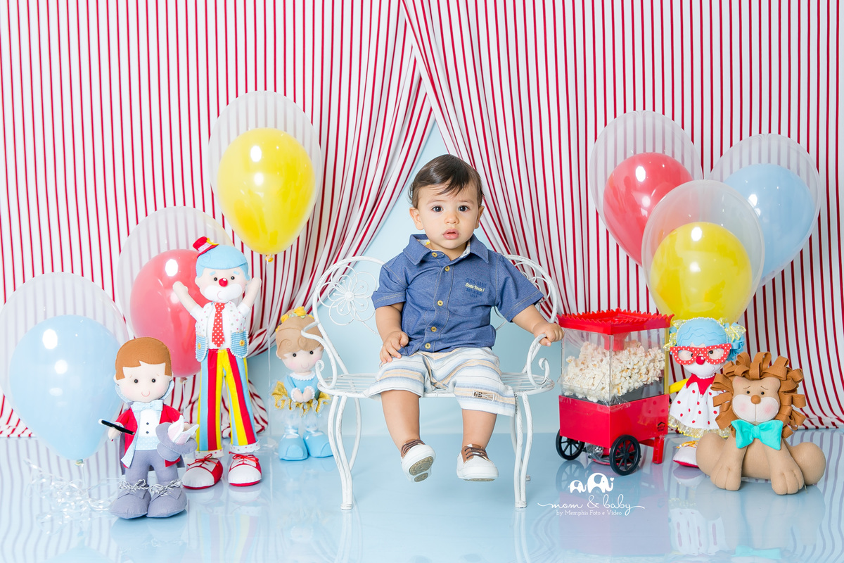 ensaio smash the cake em santos, fotografas de santos,ensaio estudio.smash clean,estudio fotografico em santos,ensaio com bolo jo farah leticia farah,mom and baby santos,circo palhaço pipoqueira baloes tenda de circo gravata borboleta placa pet acrilico