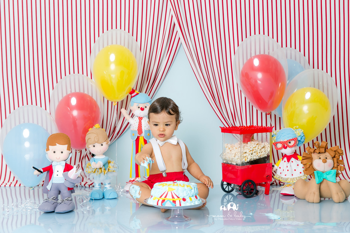 ensaio smash the cake em santos, fotografas de santos,ensaio estudio.smash clean,estudio fotografico em santos,ensaio com bolo jo farah leticia farah,mom and baby santos,circo palhaço pipoqueira baloes tenda de circo gravata borboleta placa pet acrilico
