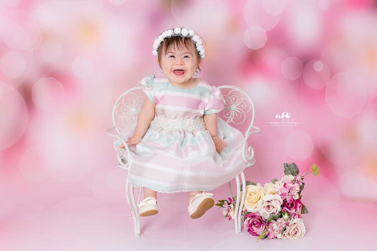 ensaio smash the cake em santos, fotografas de santos,ensaio estudio.smash clean,estudio fotografico em santos,ensaio com bolo jo farah leticia farah,mom and baby santos,sindrome de down bebe com down em santos unicornio arco iris chuva de amor coracao