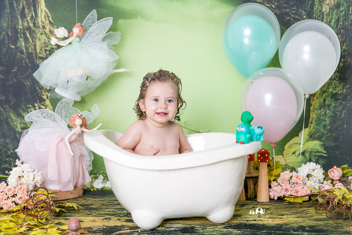 ensaio smash the cake em santos, fotografas de santos,ensaio estudio.smash clean,estudio fotografico em santos,ensaio com bolo jo farah leticia farah,mom and baby santos,smash de fada,coroa de mosquitinhos,saia de tutu rosa,asa de fada,bebe na banheira