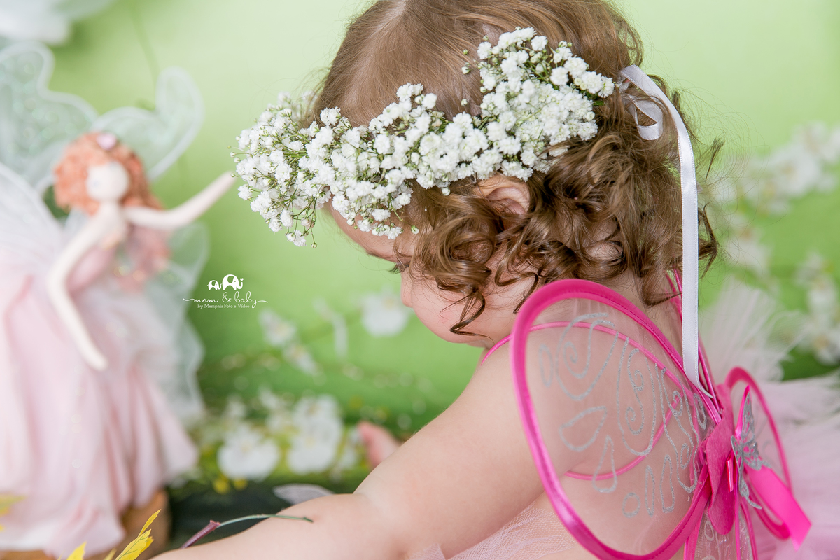 ensaio smash the cake em santos, fotografas de santos,ensaio estudio.smash clean,estudio fotografico em santos,ensaio com bolo jo farah leticia farah,mom and baby santos,smash de fada,coroa de mosquitinhos,saia de tutu rosa,asa de fada,bebe com bolo