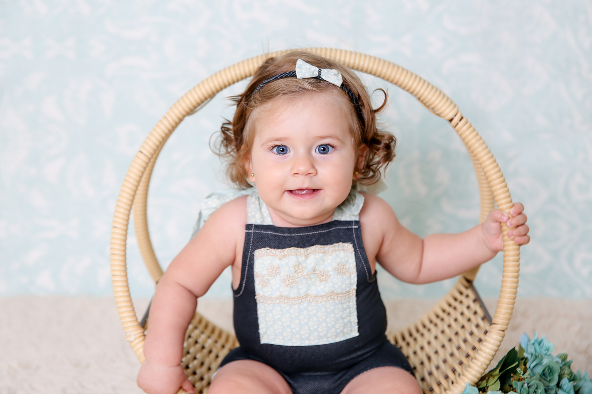 fotografas de santosestudio fotografico em santos,jo farah leticia farah,mom and baby santos,acompanhamento fotografico de bebes em santos,fotos mensais de bebe,melhores fotografas de santos,ensaio de 8meses,bebe olho azul, bebe menina,verde agua headband