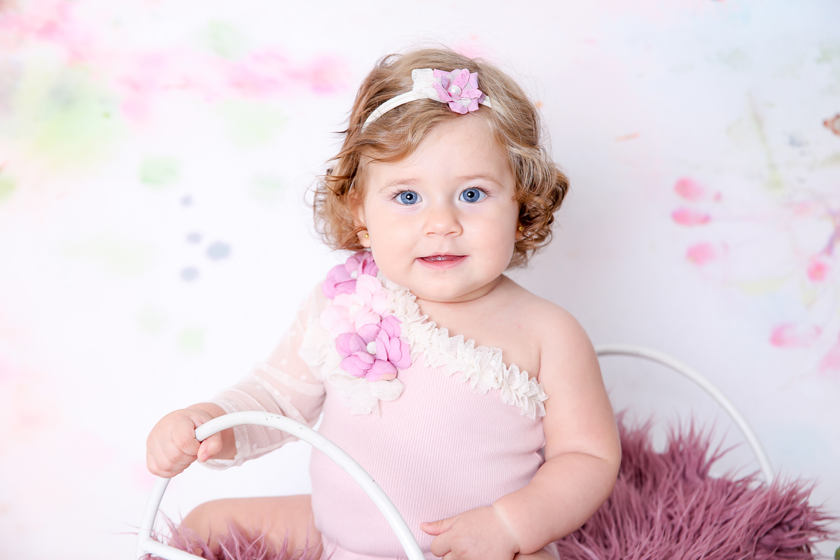 fotografas de santosestudio fotografico em santos,jo farah leticia farah,mom and baby santos,acompanhamento fotografico de bebes em santos,fotos mensais de bebe,melhores fotografas de santos,ensaio de 8meses,bebe olho azul, bebe menina,caminha,pelo roxo 