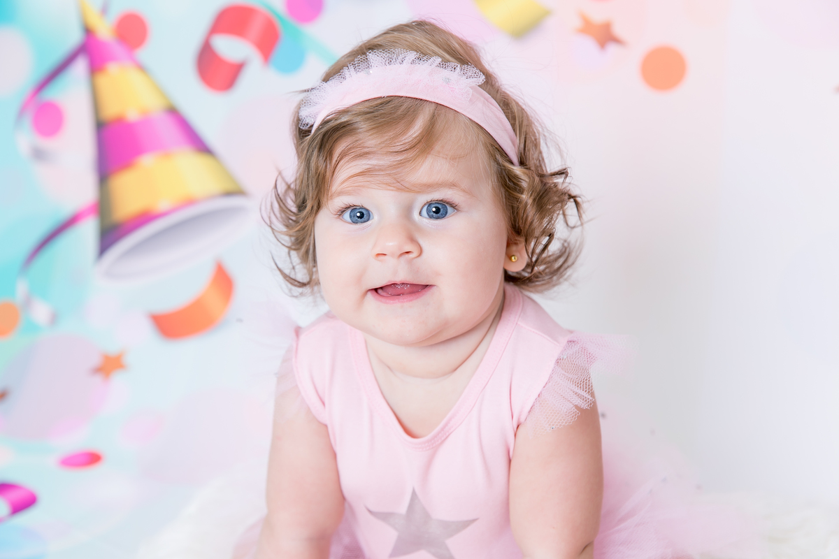 fotografas de santosestudio fotografico em santos,jo farah leticia farah,mom and baby santos,acompanhamento fotografico de bebes em santos,fotos mensais de bebe,melhores fotografas de santos,ensaio de 6meses,bebe olho azul, bebe menina,fundo carnaval bale