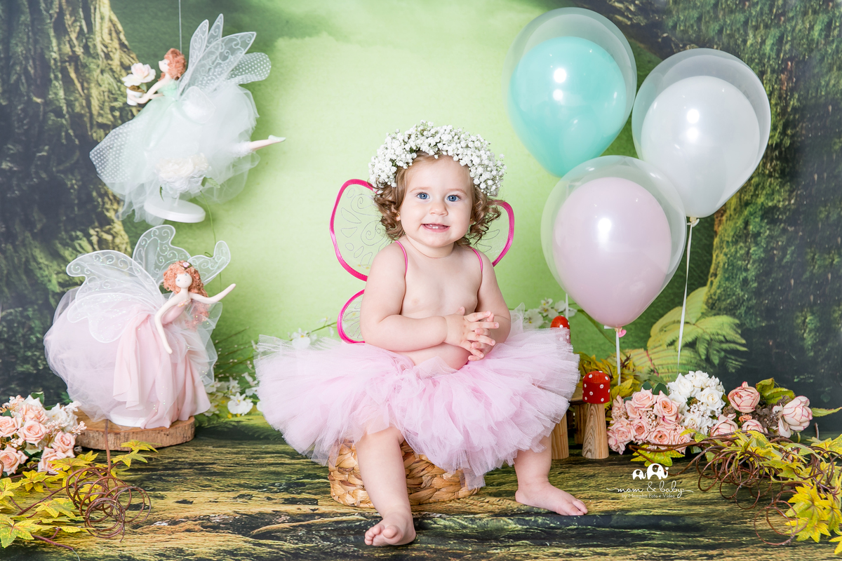 ensaio smash the cake em santos, fotografas de santos,ensaio estudio.smash clean,estudio fotografico em santos,ensaio com bolo jo farah leticia farah,mom and baby santos,smash de fada,coroa de mosquitinhos,saia de tutu rosa,asa de fada,bebe com bolo