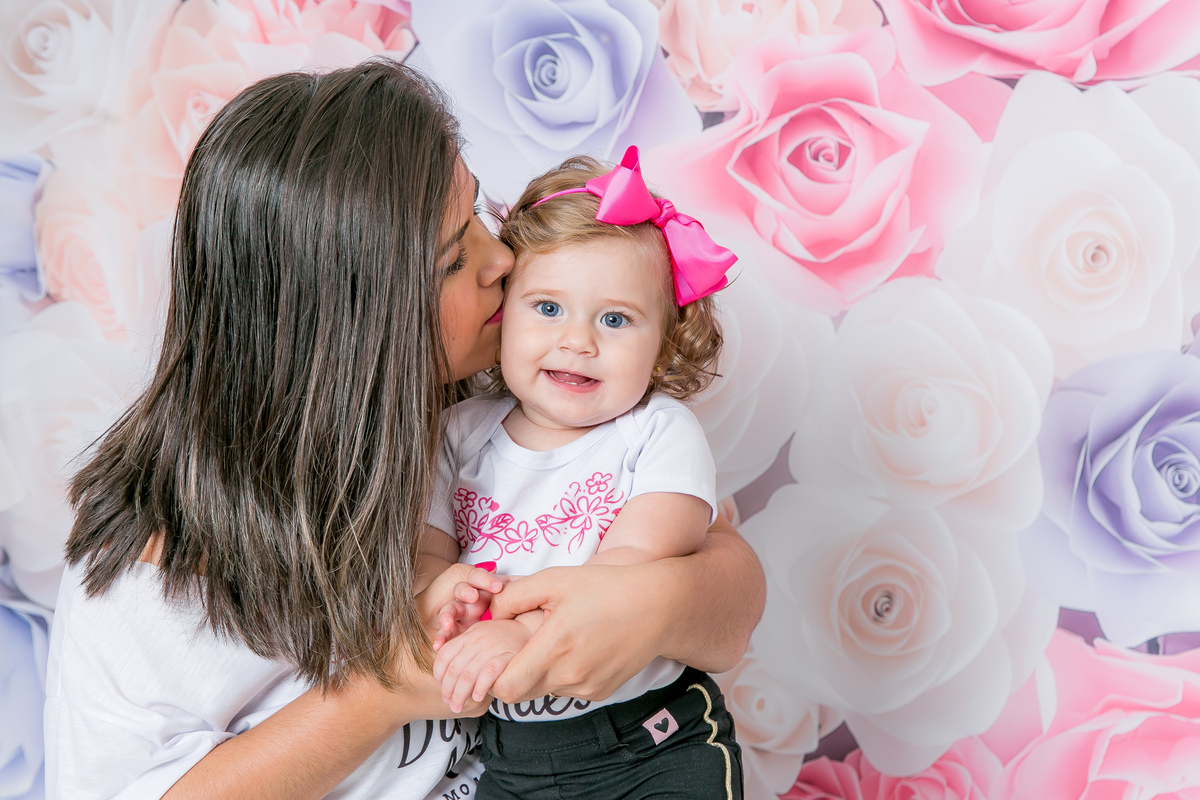 fotografas de santosestudio fotografico em santos,jo farah leticia farah,mom and baby santos,acompanhamento fotografico de bebes em santos,fotos mensais de bebe,melhores fotografas de santos,ensaio de10meses,bebe olho azul, bebe menina,dia das mães,famila
