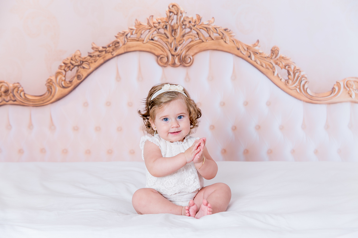 fotografas de santosestudio fotografico em santos,jo farah leticia farah,mom and baby santos,acompanhamento fotografico de bebes em santos,fotos mensais de bebe,melhores fotografas de santos,ensaio de10meses,bebe olho azul, bebe menina,dia das mães,famila