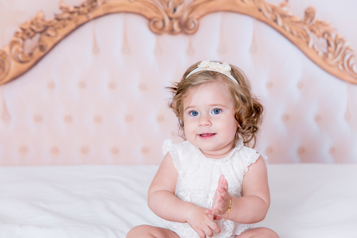 fotografas de santosestudio fotografico em santos,jo farah leticia farah,mom and baby santos,acompanhamento fotografico de bebes em santos,fotos mensais de bebe,melhores fotografas de santos,ensaio de10meses,bebe olho azul, bebe menina,dia das mães,famila