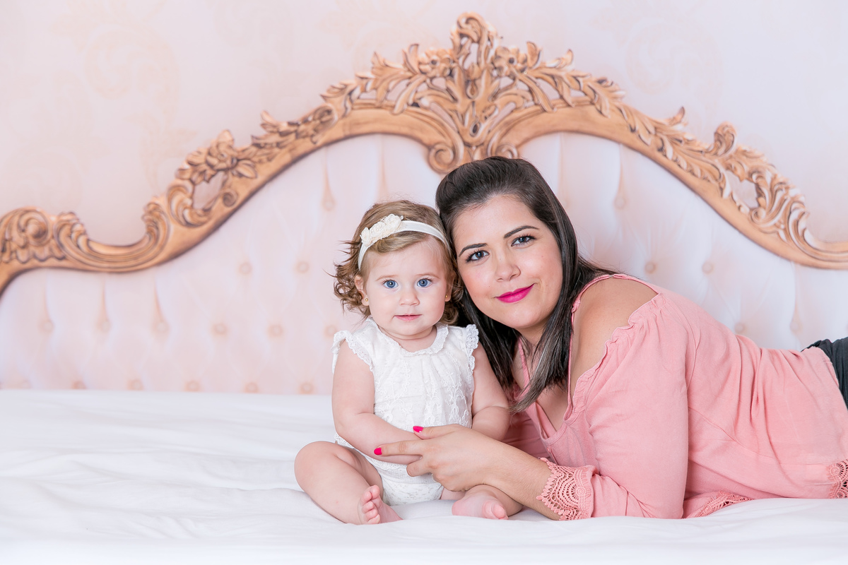 fotografas de santosestudio fotografico em santos,jo farah leticia farah,mom and baby santos,acompanhamento fotografico de bebes em santos,fotos mensais de bebe,melhores fotografas de santos,ensaio de10meses,bebe olho azul, bebe menina,dia das mães,famila