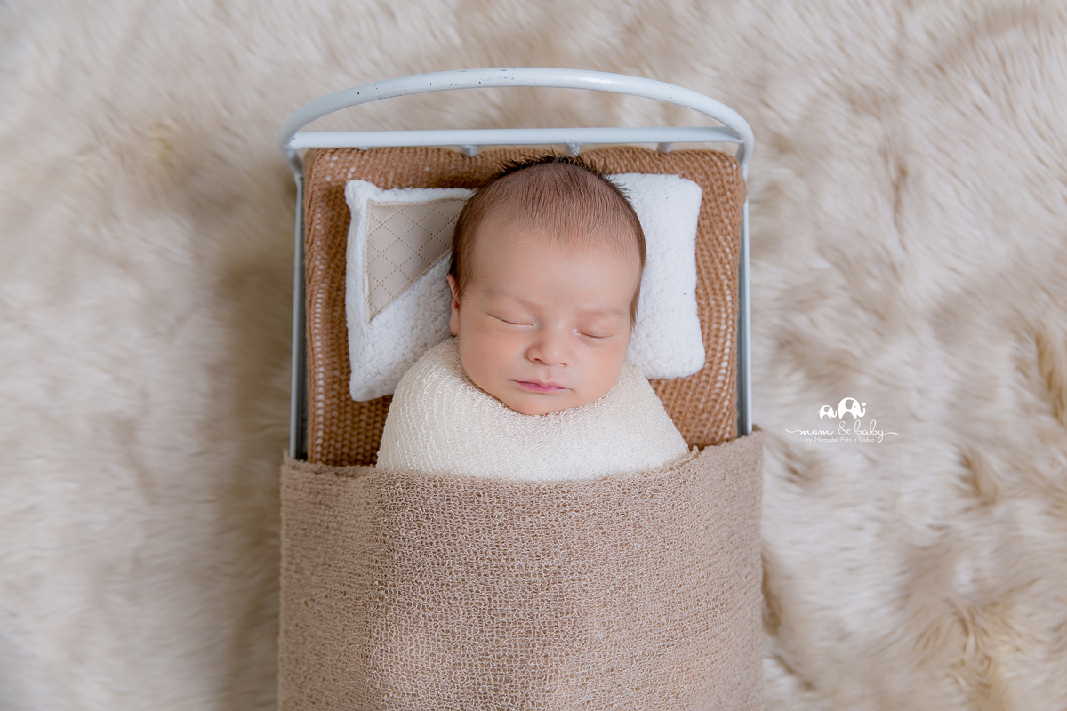 ensaio Newborn em santos,fotografas de santos,bebes de santos,estudio fotografico em santos,segurança,especialistas em newborn em santos,melhores fotografas de newborn em santos,jo farah leticia farah,caminha de newborn,bebe no wrap pelo bege,wrap bege 