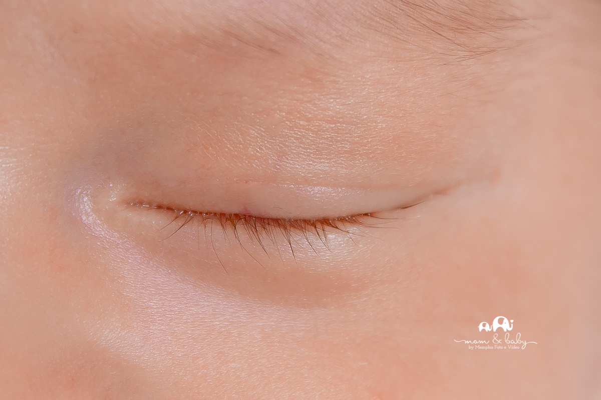 ensaio Newborn em santos,fotografas de santos,bebes de santos,estudio fotografico em santos,segurança,especialistas em newborn em santos,melhores fotografas de newborn em santos,jo farah leticia farah,foto de detalhe,cílios de bebe, lente macro