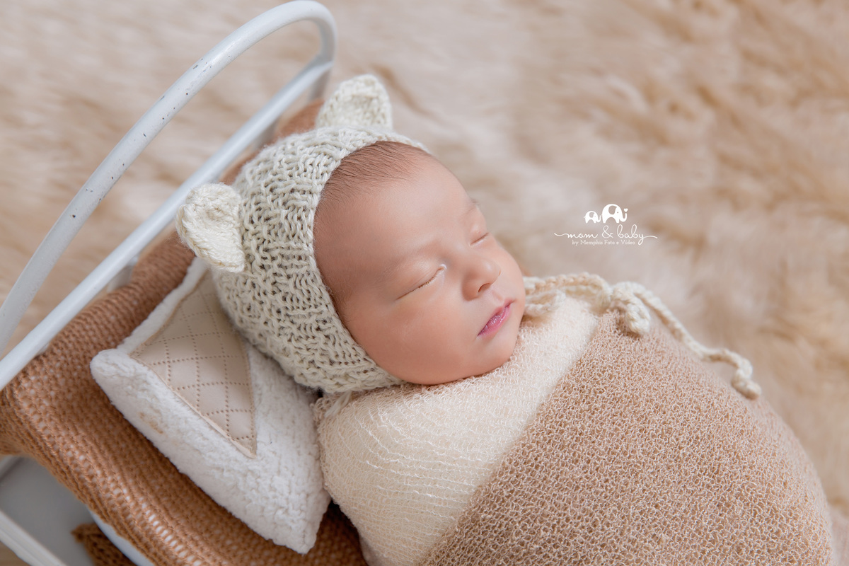 ensaio Newborn em santos,fotografas de santos,bebes de santos,estudio fotografico em santos,segurança,especialistas em newborn em santos,melhores fotografas de newborn em santos,jo farah leticia farah,caminha de newborn,bebe no wrap pelo bege,toca de urso