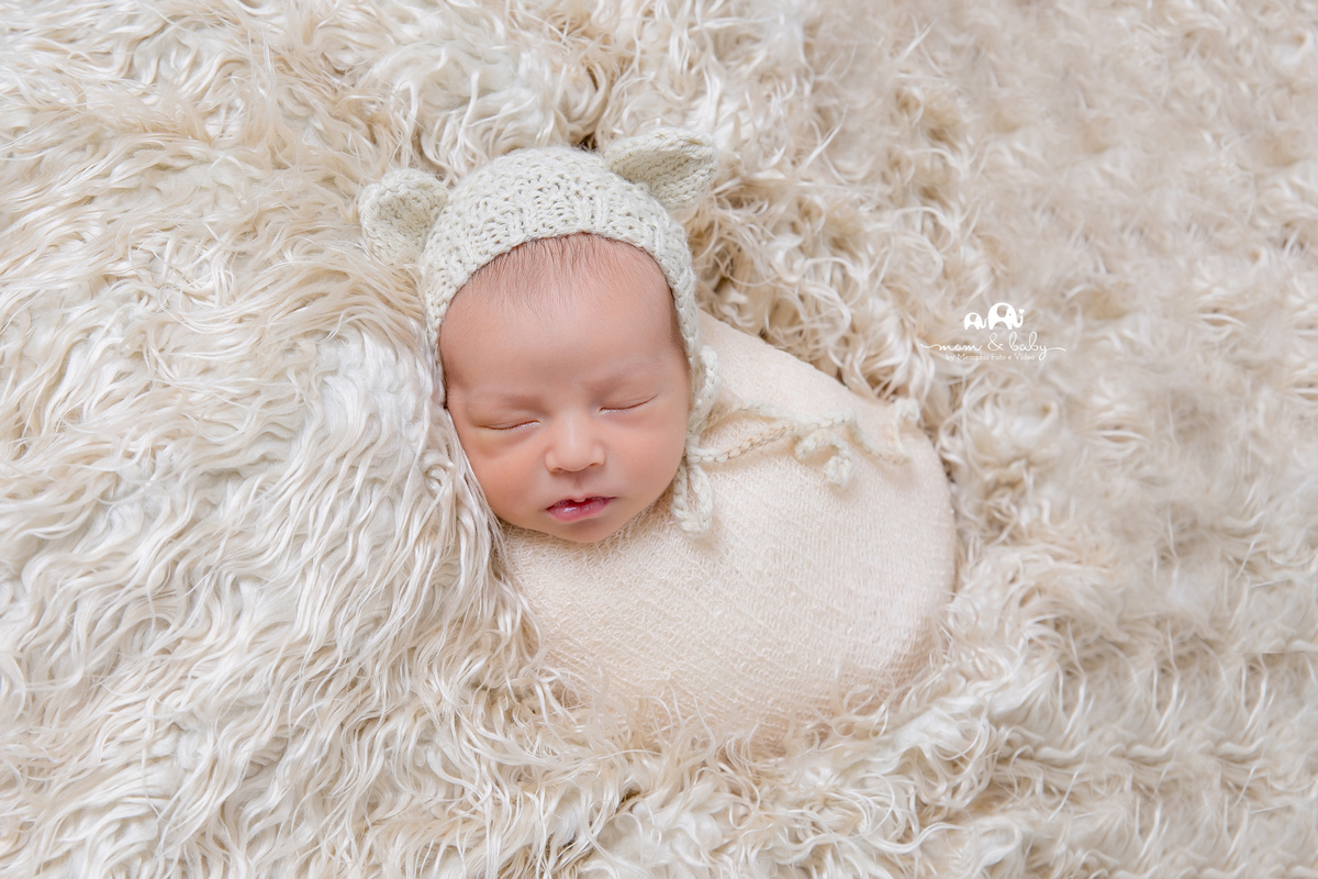 ensaio Newborn em santos,fotografas de santos,bebes de santos,estudio fotografico em santos,segurança,especialistas em newborn em santos,melhores fotografas de newborn em santos,jo farah leticia farah,bebe no wrap pelo bege,toca de urso,luz suave 