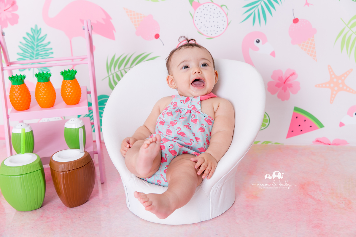 fotografas de santosestudio fotografico em santos,jo farah leticia farah,mom and baby santos,acompanhamento fotografico de bebes em santos,fotos mensais de bebe,melhores fotografas de santos,ensaio de 4 meses,,bebe menina,sessão verão,abacaxi,flamingos 