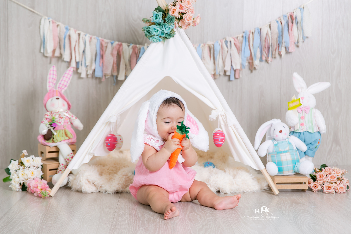 fotografas de santosestudio fotografico em santos,jo farah leticia farah,mom and baby santos,acompanhamento fotografico de bebes em santos,fotos mensais de bebe,melhores fotografas de santos,ensaio de 6 meses,,bebe menina, pascoa