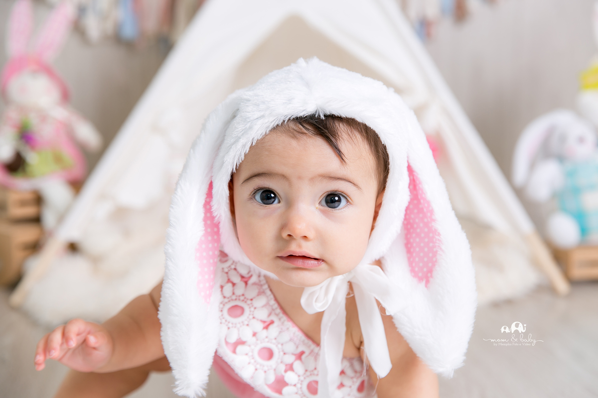 fotografas de santosestudio fotografico em santos,jo farah leticia farah,mom and baby santos,acompanhamento fotografico de bebes em santos,fotos mensais de bebe,melhores fotografas de santos,ensaio de 6 meses,,bebe menina, pascoa