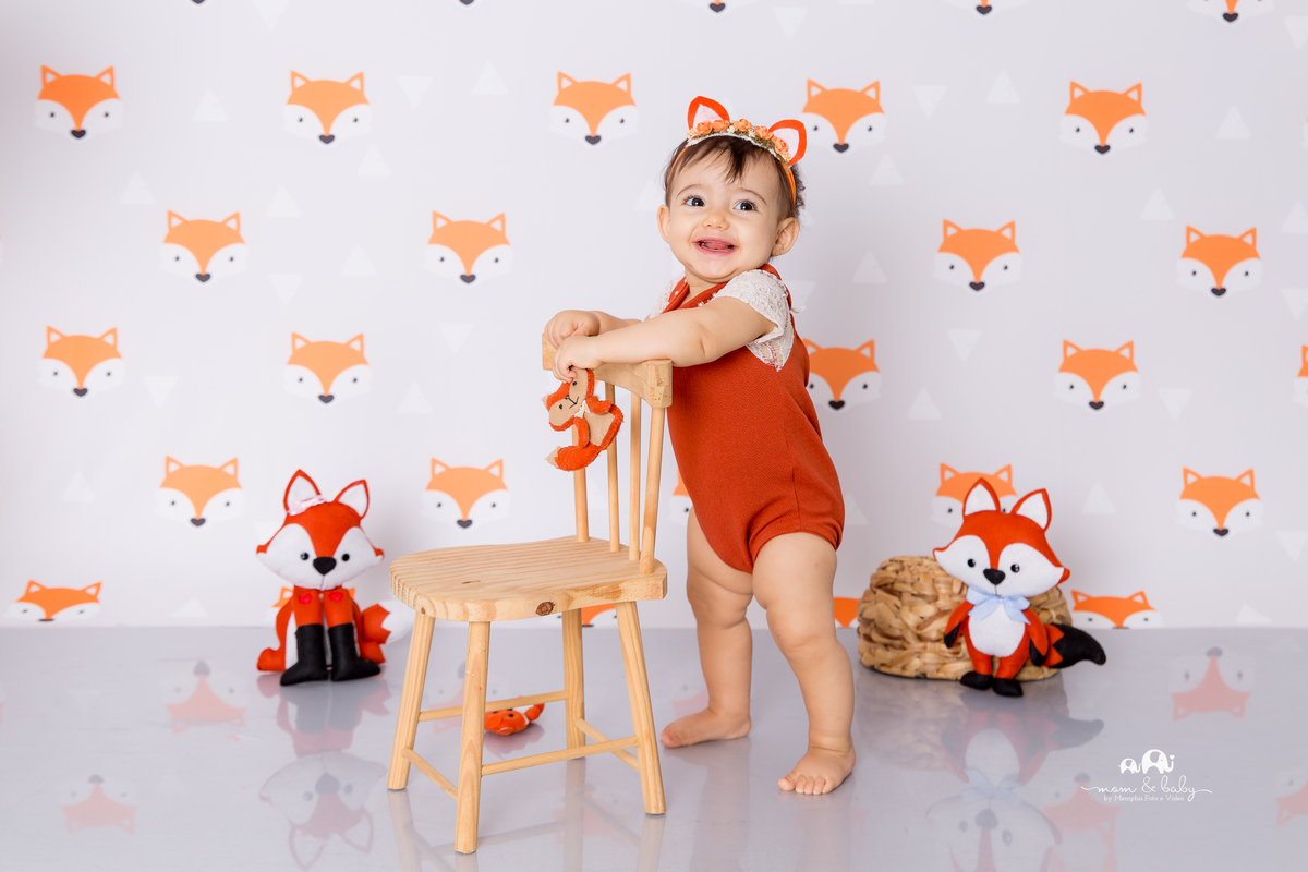 fotografas de santosestudio fotografico em santos,jo farah leticia farah,mom and baby santos,acompanhamento fotografico de bebes em santos,fotos mensais de bebe,melhores fotografas de santos,ensaio de 8 meses,,bebe menina, raposa , fundo fox