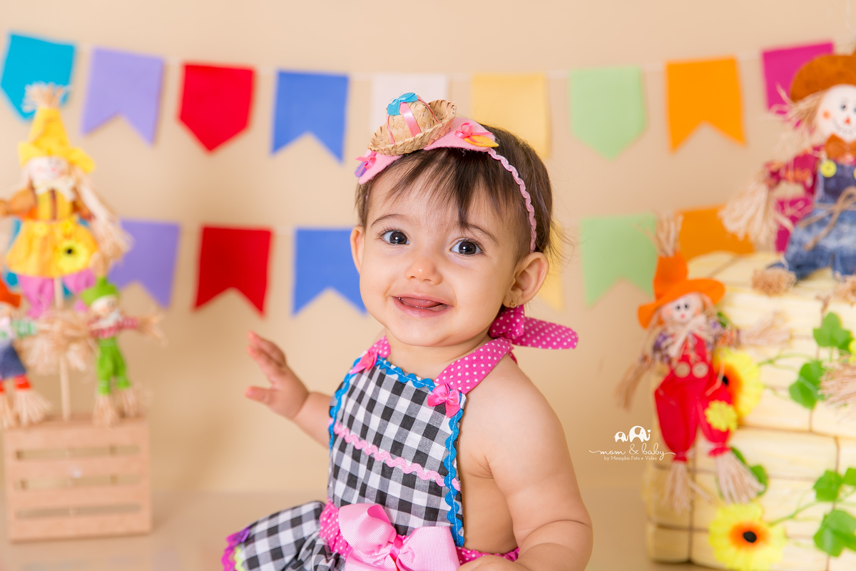 fotografas de santosestudio fotografico em santos,jo farah leticia farah,mom and baby santos,acompanhamento fotografico de bebes em santos,fotos mensais de bebe,melhores fotografas de santos,ensaio de 9 meses,,bebe menina, 