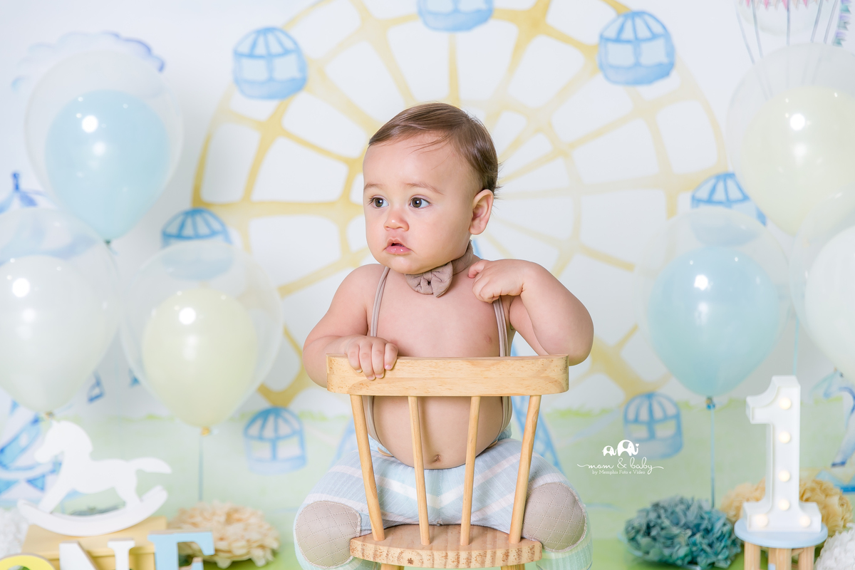 baixada santista.ensaio estudio smash the cake em santos.fotografas de santos.smash clean de menino.estudio fotografico em santos.ensaio com bolo jo farah leticia farah.mom and baby santos.smash tema parque,amarelo,azul,branco.menino,cavalinho,carrossel