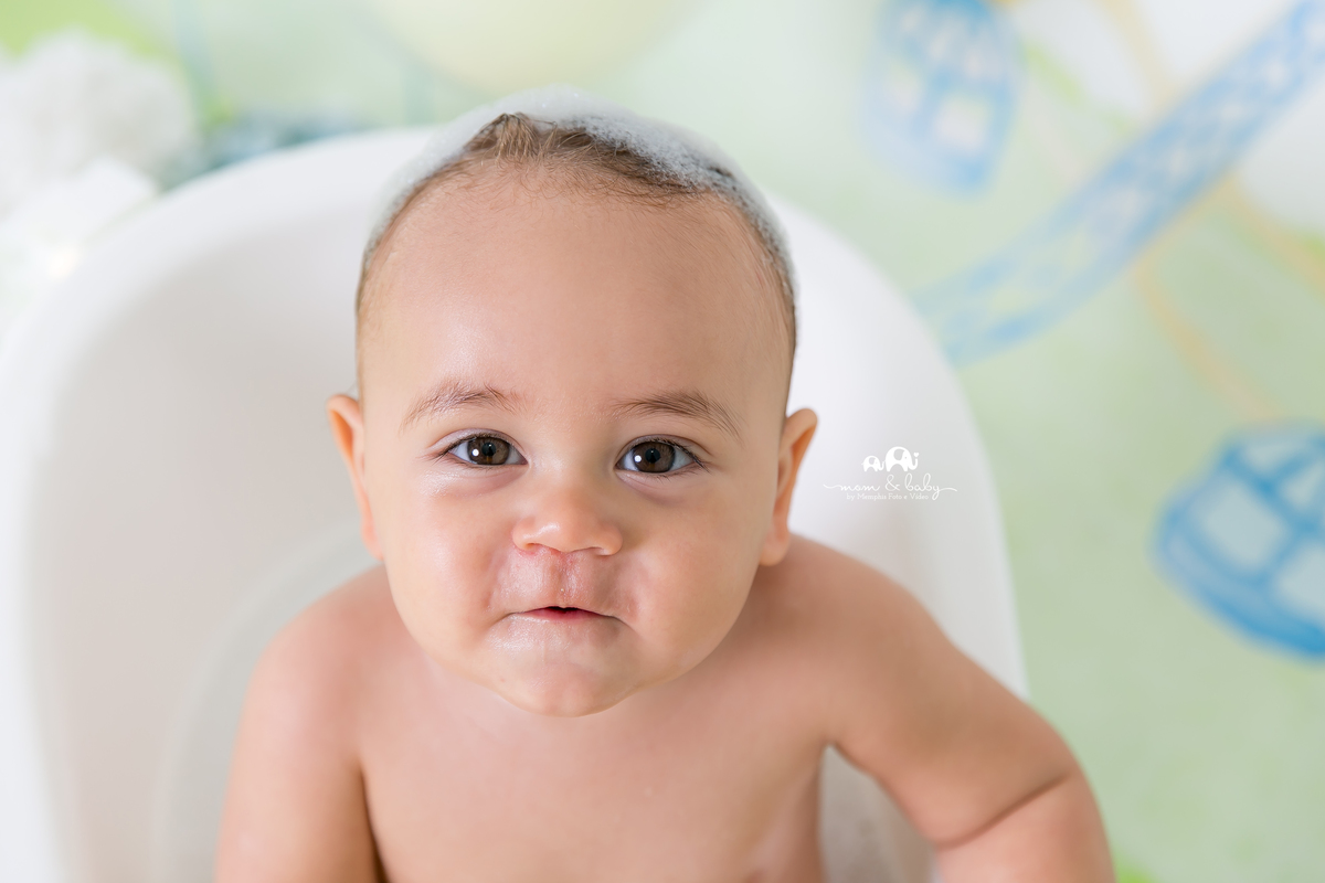 baixada santista.ensaio estudio smash the cake em santos.fotografas de santos.smash clean de menino.estudio fotografico em santos.ensaio com bolo jo farah leticia farah.mom and baby santos.smash tema parque,amarelo,azul,branco.menino,cavalinho,carrossel