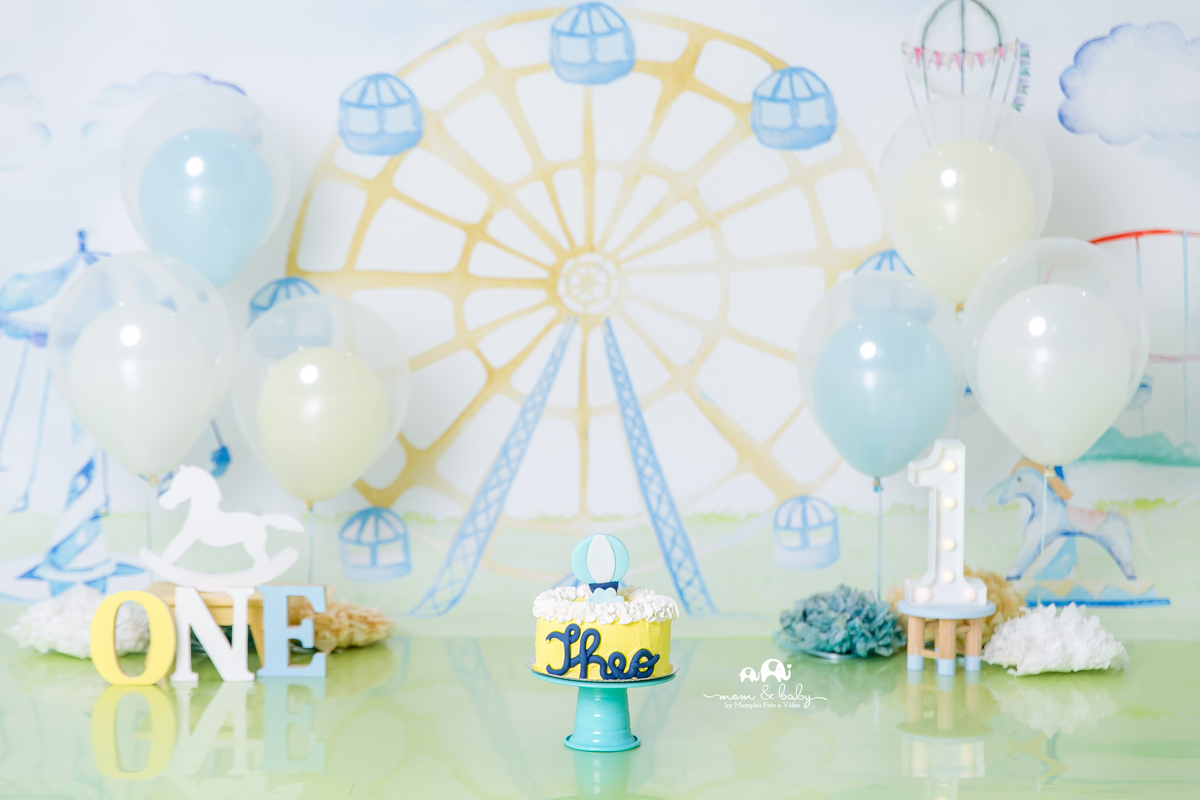baixada santista.ensaio estudio smash the cake em santos.fotografas de santos.smash clean de menino.estudio fotografico em santos.ensaio com bolo jo farah leticia farah.mom and baby santos.smash tema parque,amarelo,azul,branco.menino,cavalinho,carrossel