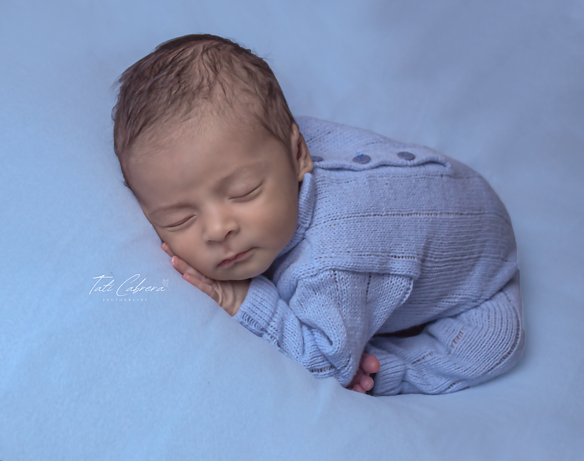 Ensaio de récem-nascido. Fotos de Tati Cabrera Fotografia - Marialva-PR