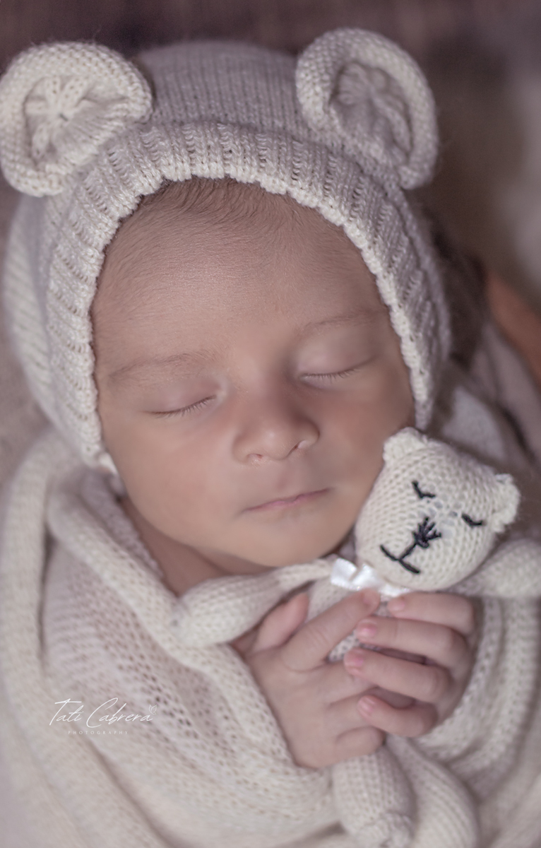 Ensaio de récem-nascido. Fotos de Tati Cabrera Fotografia - Marialva-PR