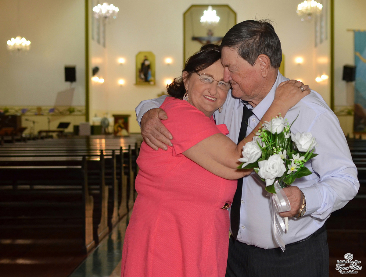 casamento-wedding-casal-idosos-vovos-70-anos--a-grande-familia-familia-pais-filhos-netos-avos-ensaio-externo-fotos-externas-familia-feliz-natureza-risadas-movimento-fotos-retratos-de-familia-felicidade-