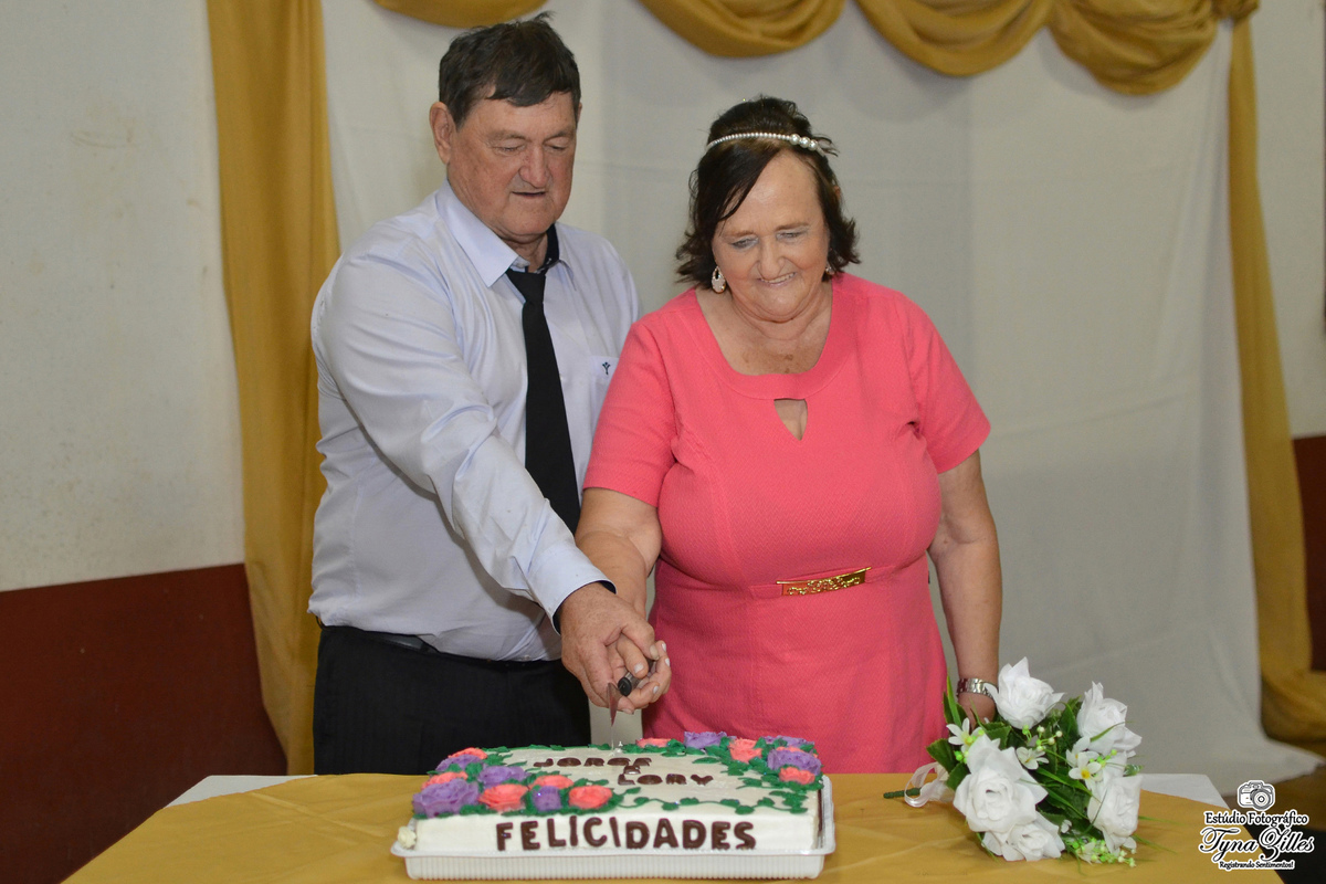 casamento-wedding-casal-idosos-vovos-70-anos--a-grande-familia-familia-pais-filhos-netos-avos-ensaio-externo-fotos-externas-familia-feliz-natureza-risadas-movimento-fotos-retratos-de-familia-felicidade-