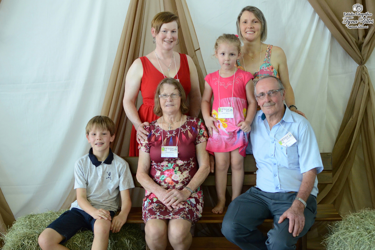 encontro-familia-festa-familiares-irmaos-tios-sobrinhos-revelação-fotos-na-hora