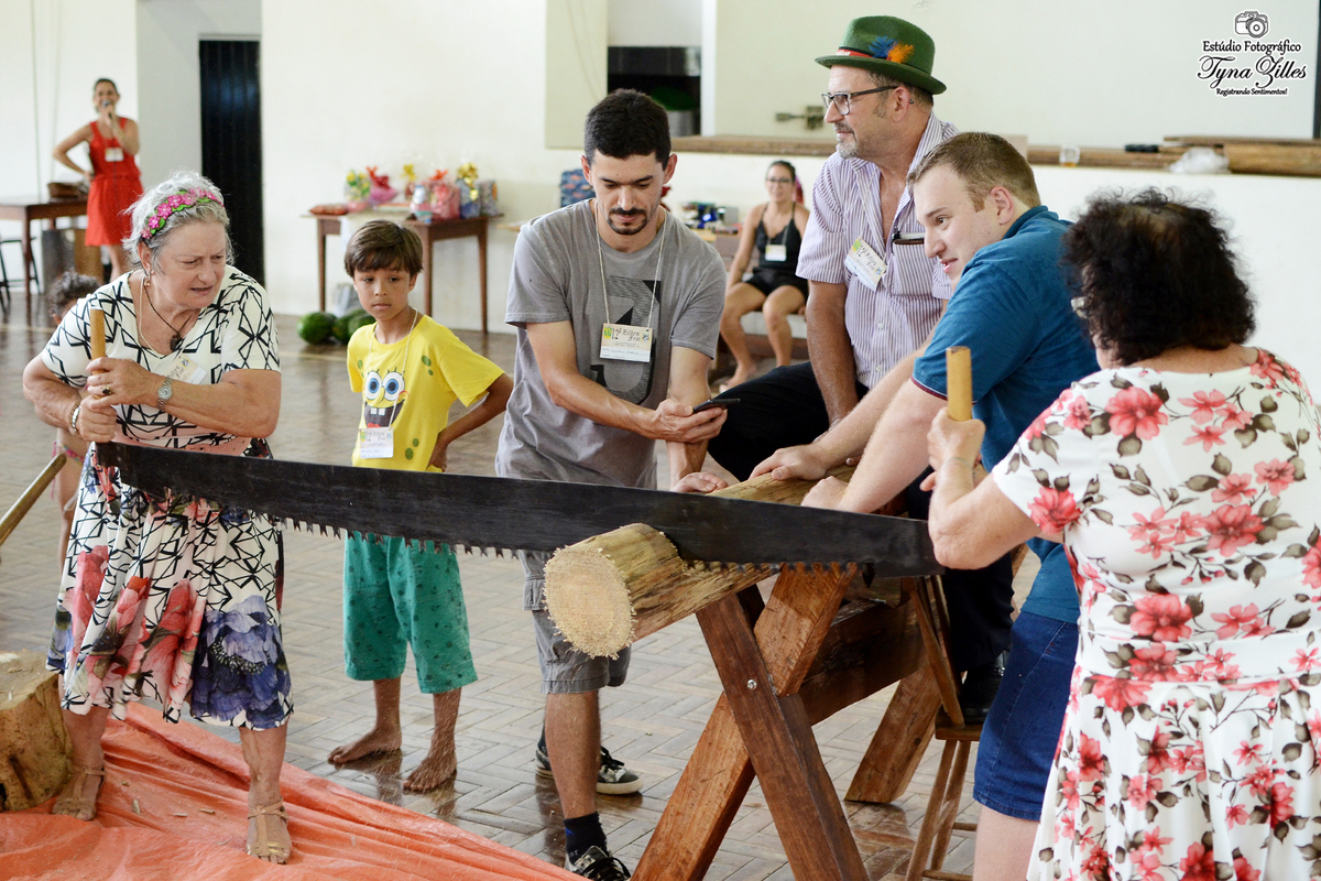 encontro-familia-festa-familiares-irmaos-tios-sobrinhos-revelação-fotos-na-hora