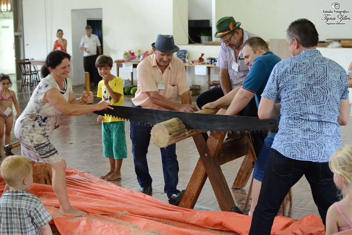 encontro-familia-festa-familiares-irmaos-tios-sobrinhos-revelação-fotos-na-hora