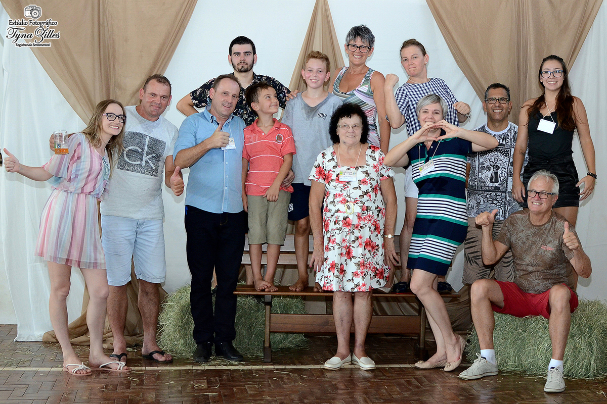 encontro-familia-festa-familiares-irmaos-tios-sobrinhos-revelação-fotos-na-hora