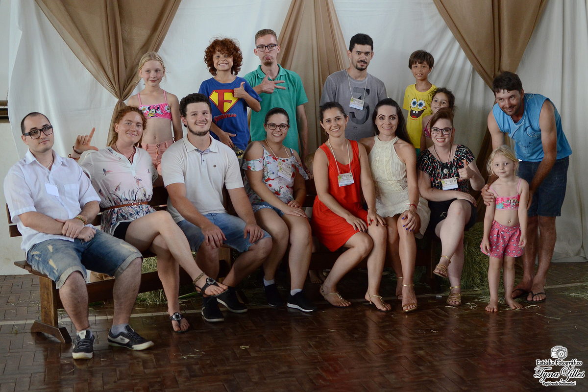 encontro-familia-festa-familiares-irmaos-tios-sobrinhos-revelação-fotos-na-hora