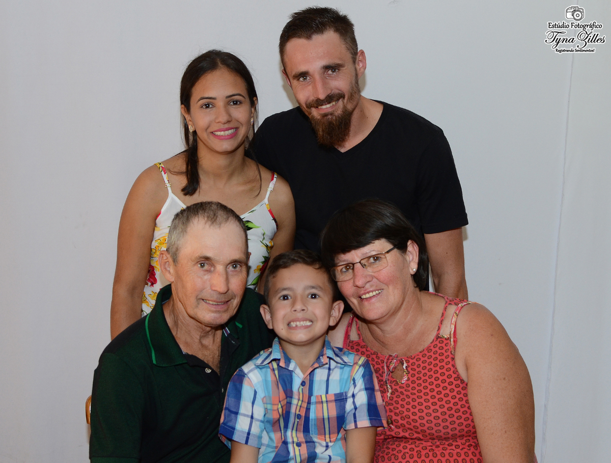 encontro-familia-festa-familiares-irmaos-tios-sobrinhos-revelação-fotos-na-hora