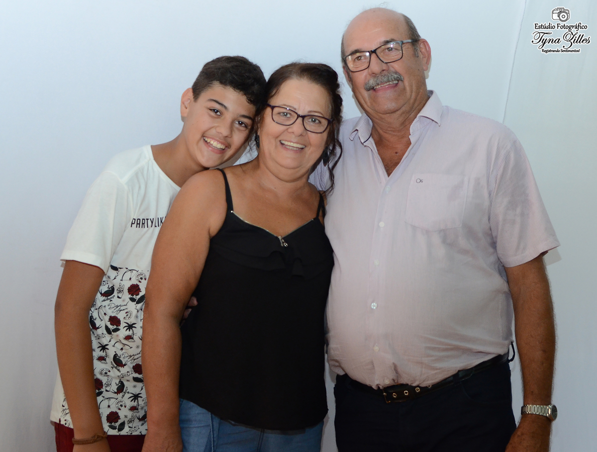 encontro-familia-festa-familiares-irmaos-tios-sobrinhos-revelação-fotos-na-hora