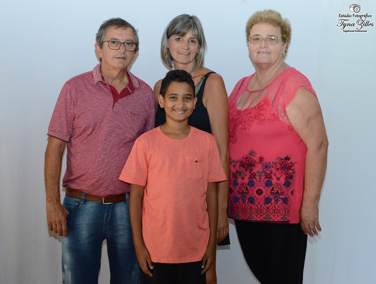 encontro-familia-festa-familiares-irmaos-tios-sobrinhos-revelação-fotos-na-hora