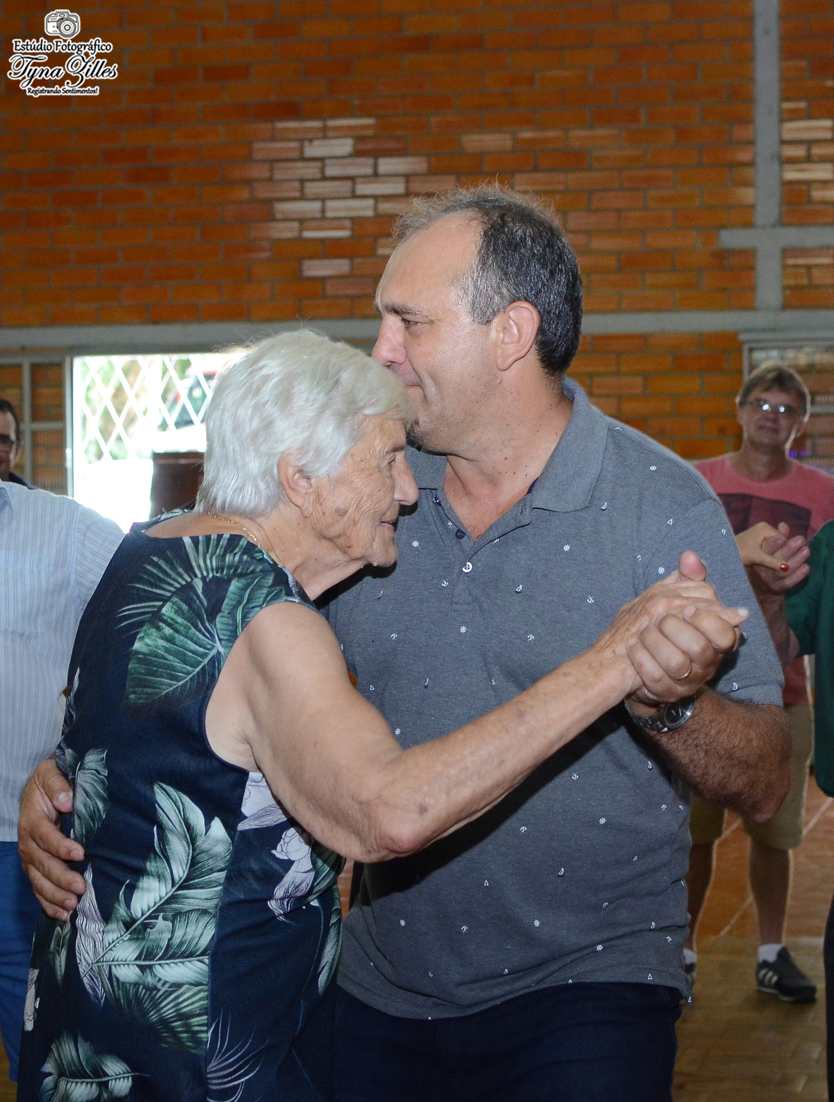 encontro-familia-festa-familiares-irmaos-tios-sobrinhos-revelação-fotos-na-hora