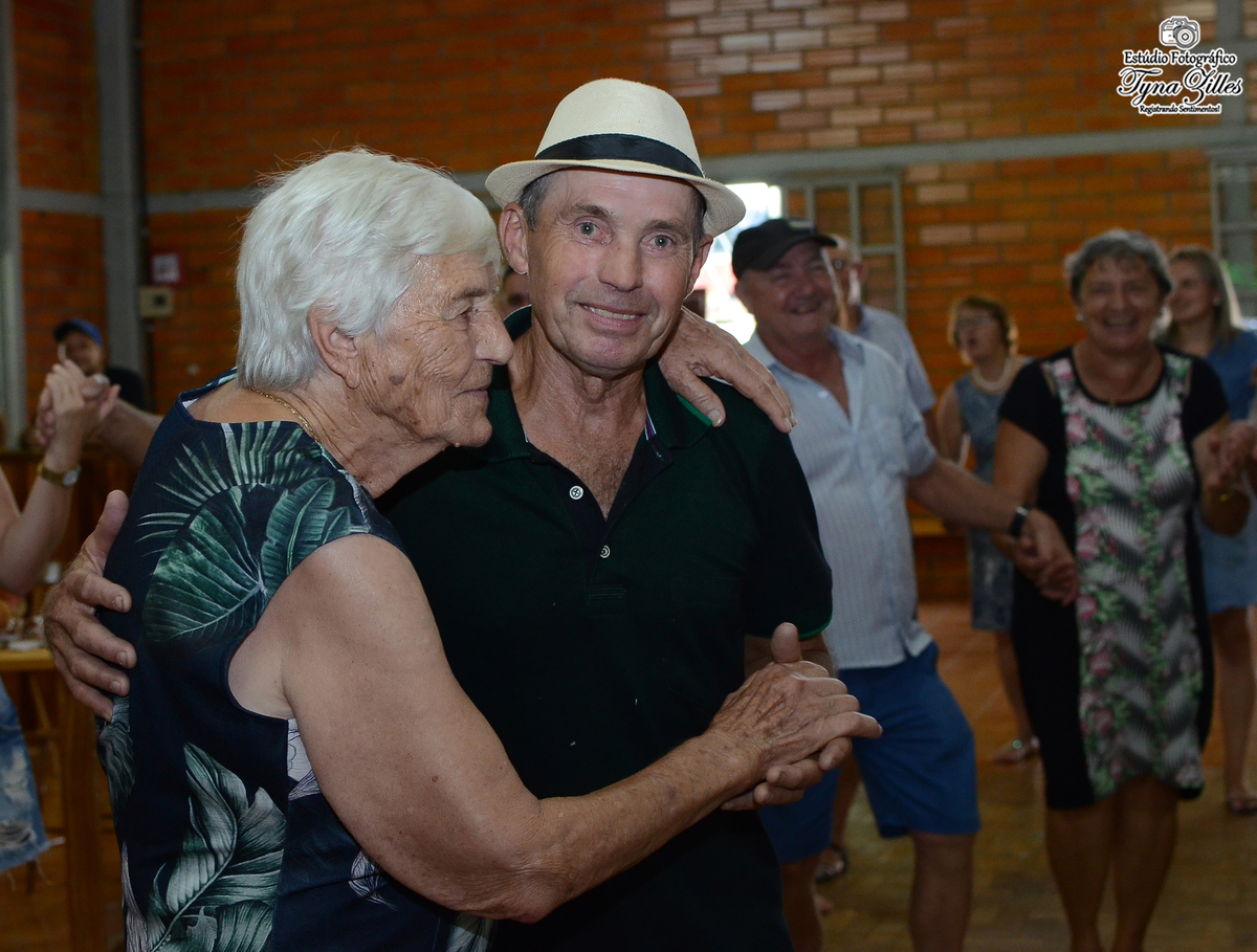 encontro-familia-festa-familiares-irmaos-tios-sobrinhos-revelação-fotos-na-hora